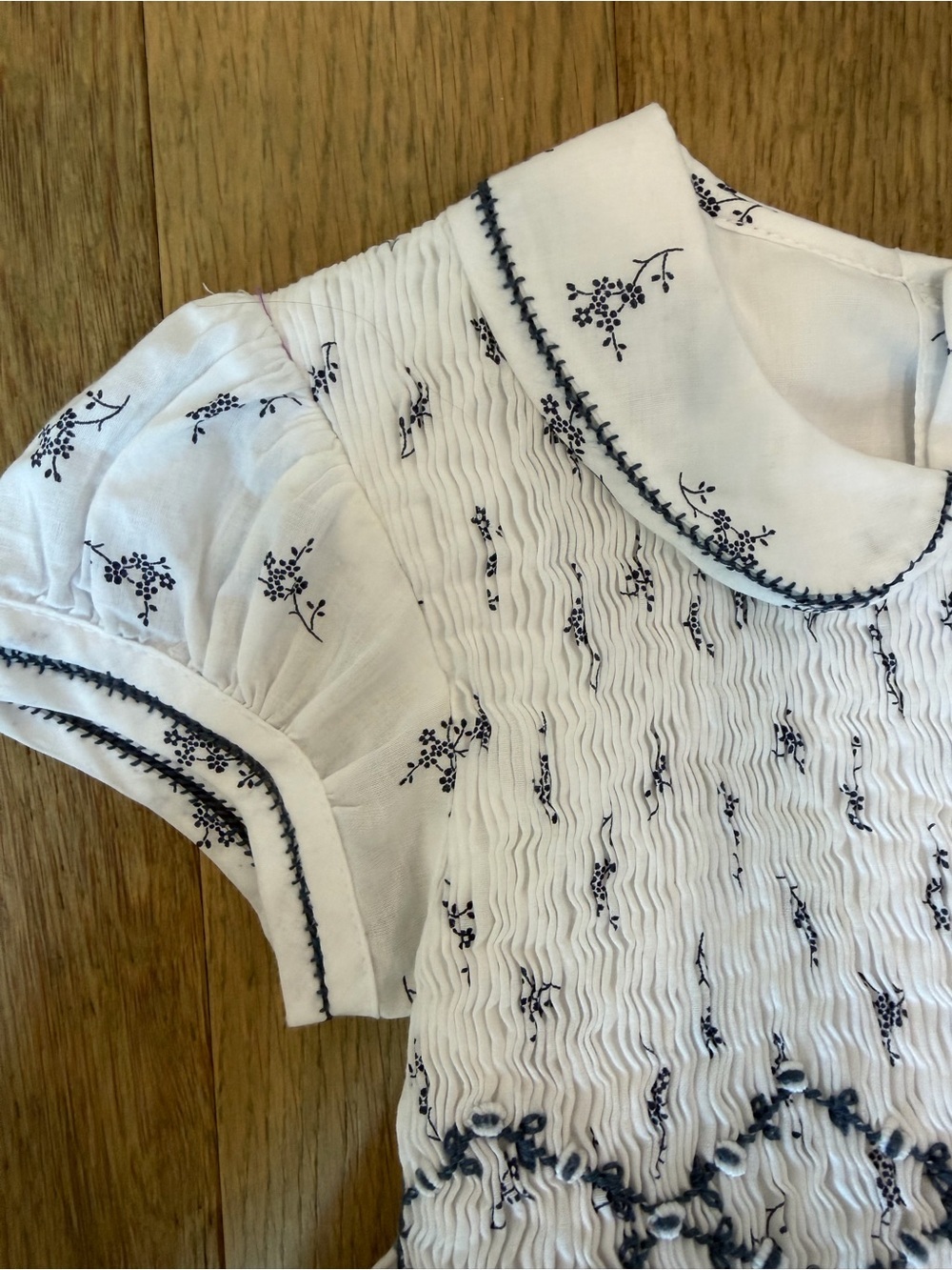 💙 Fleurisse Hand-Smocked Dress in Blue & White - Size 2 - Picture 5 of 9